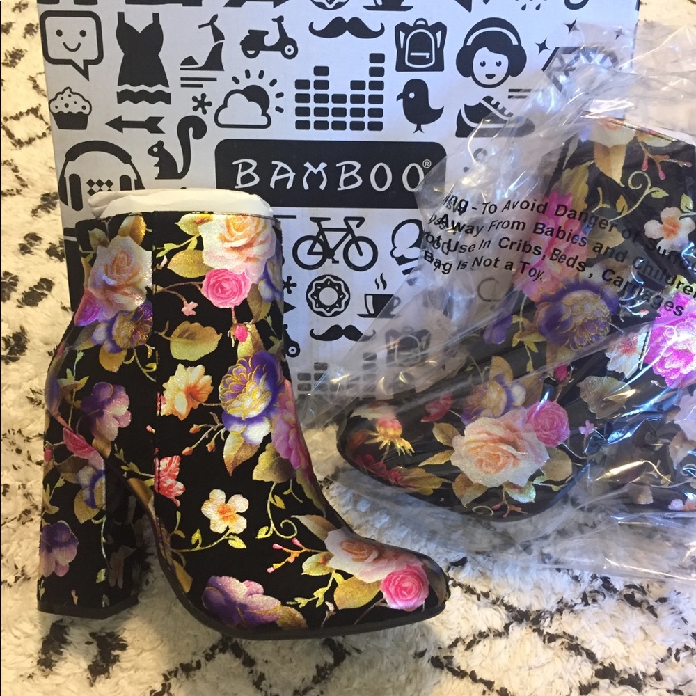 Bamboo floral booties ‼️Make me an offer‼️